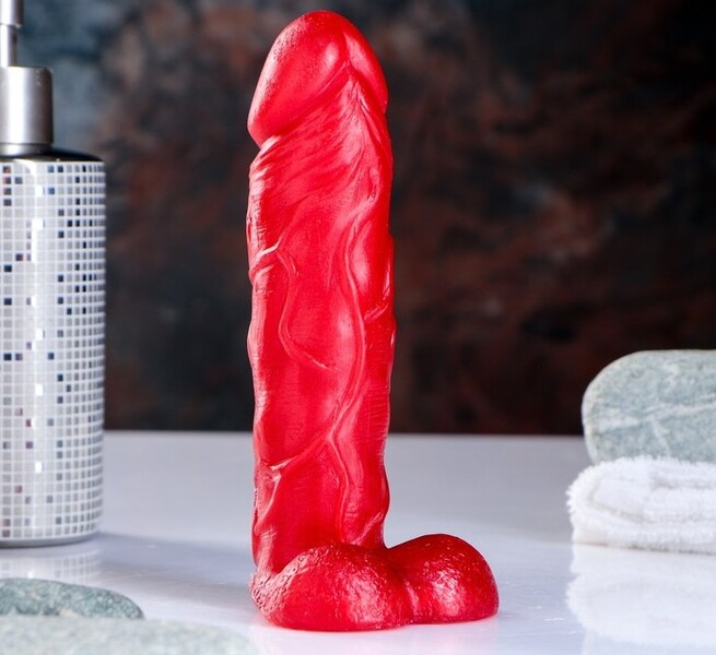 Фигурное мыло Фаворит красное вино, аромат Клубника, 16 см 180 г