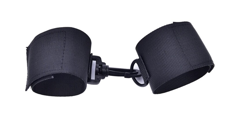 Нейлоновые черные поножи