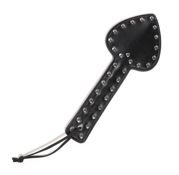 Пэдл в виде сердечка с металлическими заклепками