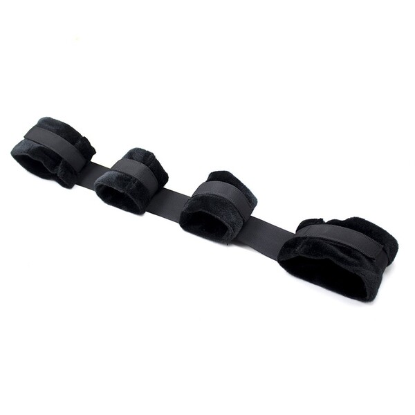 Бондаж с наручниками и поножами из плюша