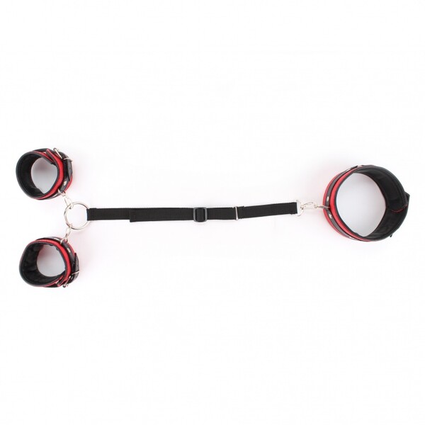 Набор из ошейника и наручников красно-черный