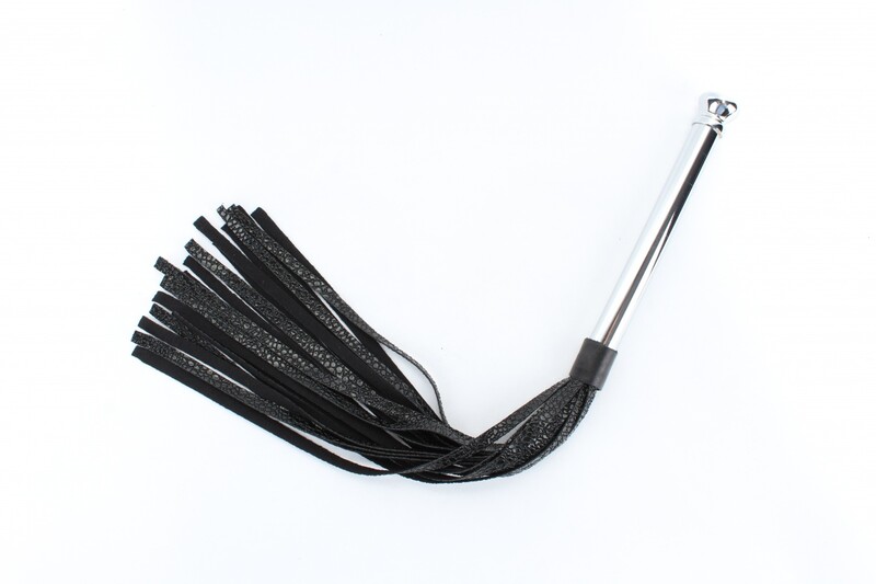 Плеть с металлической ручкой