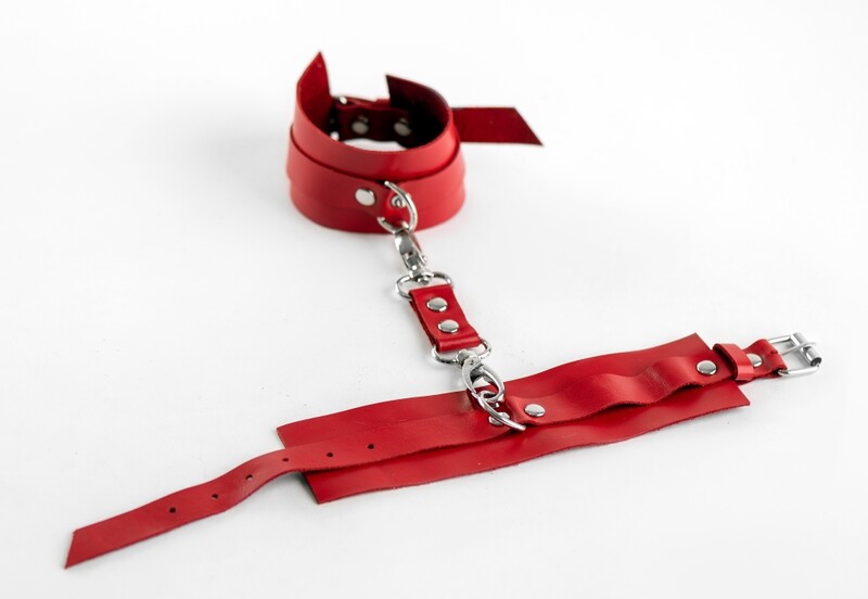 Оковы на ноги из натуральной кожи Red