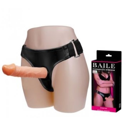 Страпон на трусиках телесный