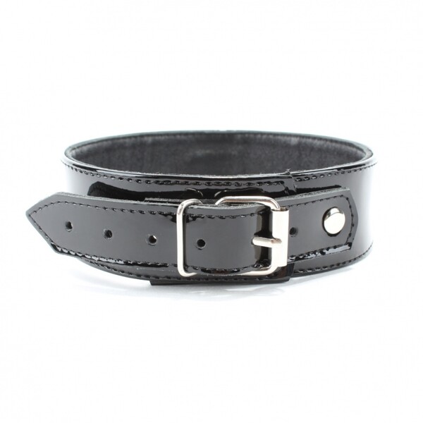 Ошейник из лаковой кожи