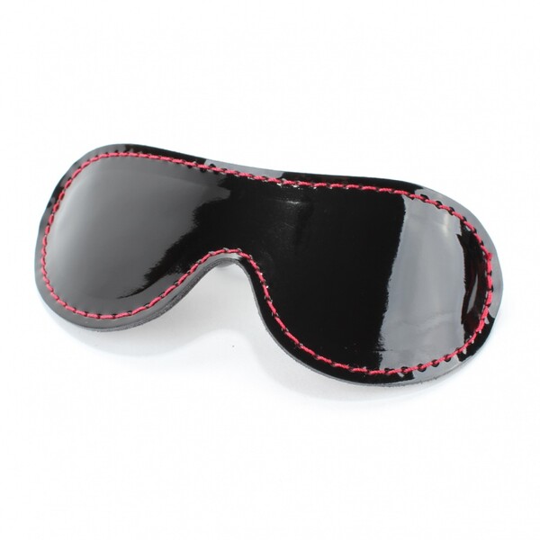 Маска из лаковой кожи с красным подкладом